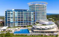 Kirra Surf Apartments - Beach
