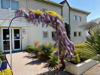 Brit Hotel Salon de Provence Hotels in Miramas