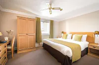 New Holmwood Hotel - parking