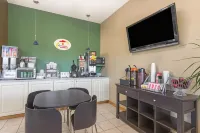 슈퍼 8 바이 윈덤 그린캐슬 루저빌 호텔