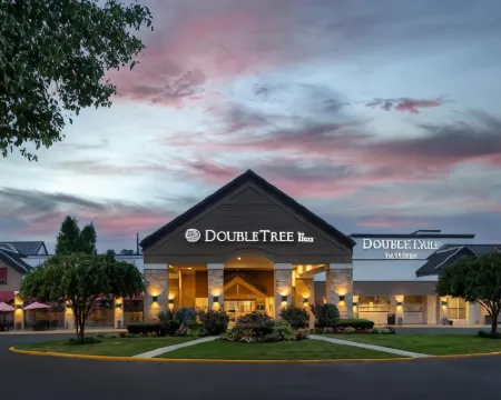 ダブルツリー スイーツ バイ ヒルトン ホテル マウント ローレル マウント・ローレルのホテル