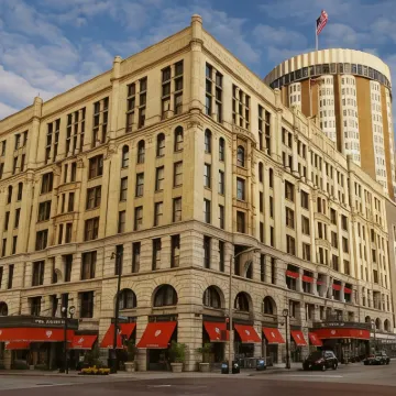 The Pfister Hotel Hotels near Eisner Museum