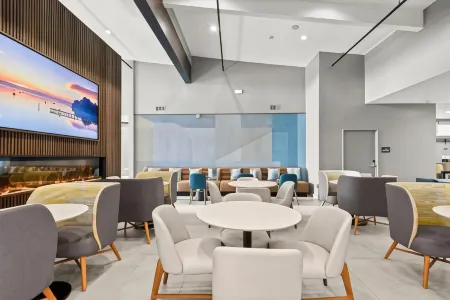 Holiday Inn Gonzales Отели рядом с достопримечательностью «Хаумас Хаус энд Гарденс»