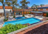 Carlton Plaza Baobá - Pools