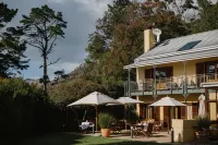 High Timbers Lodge Hotels near Lakeside Centre