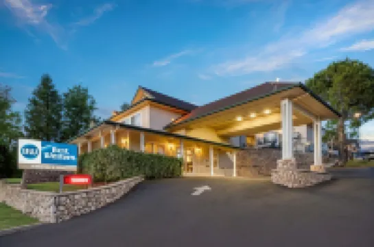 Best Western Cedar Inn  Suites