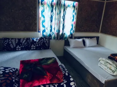 Lovism Homestay Yuksom Отели рядом с достопримечательностью «Кечеопалрі»