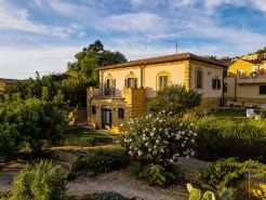 Villa la Lumia B&B Suites & Apartments