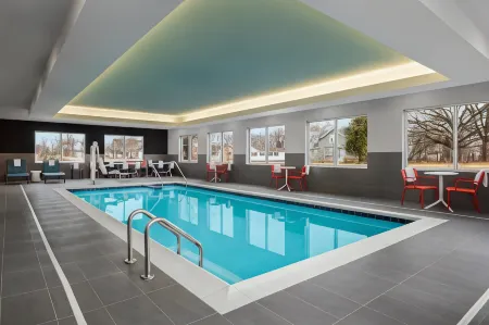 Tru by Hilton Oshkosh