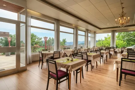 Alexain Hotel Restaurant & Wellness - Colmar Ouest Отели рядом с достопримечательностью «Church of St. Anne»