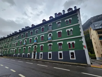 Apartamentos Canfranc 3000 Hôtels à : 