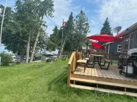 Myriad Fins Cottage and Marina Hotel di Bobcaygeon