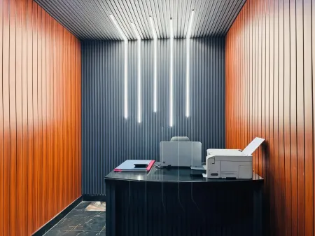 Shree Balaji Comfort Отели рядом с достопримечательностью «Дхамек»