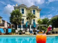 The Cimon - Rooftop Pools