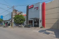 RedDoorz at la Mega Near Pasar Pagi Cirebon