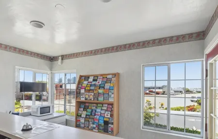 Discovery Inn Monterey Bay