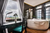 The Sunriver Boutique Hotel Hue - สระว่ายน้ำบนดาดฟ้า