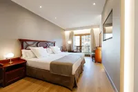 Hotel Reveron Plaza - 4-Star