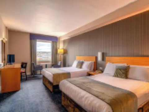 City Hotel Derry Hotels near Guildhall