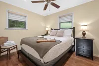 Welcome to Owl Hollow Retreat! Stunning mountain and valley views.