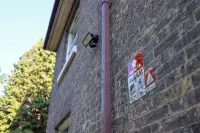 4-Bed Cottage Sleeps 8 Walk to Thames Garden Hotels in Molesey