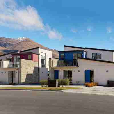 Apartments on Upton Hotel Exterior