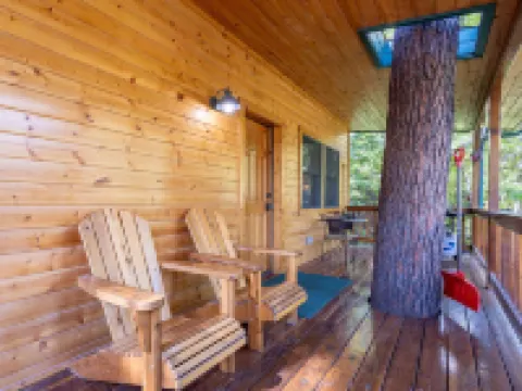 Whirlpool and Cozy Fireplace - Charming Riverbank Sanctuary