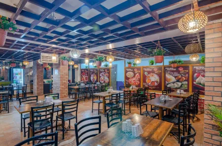 White House Beach Resort, Nagaon Отели в г. Чол