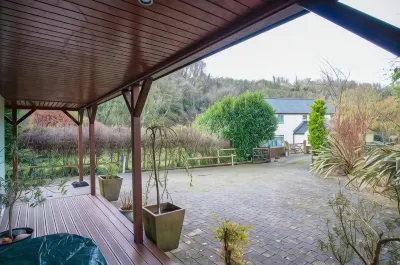 Llais Afon - 3 Bedroom Holiday Home - Fishguard Hotels near Stenaline