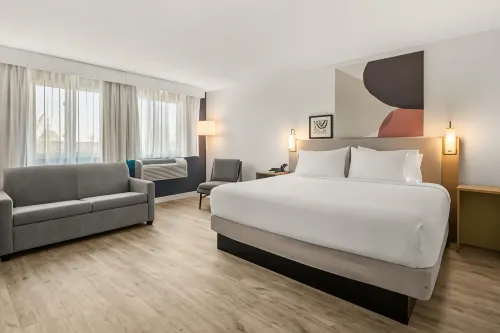 스파크 바이 힐튼 에덴 프레리