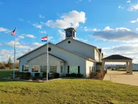 Oak Hill Inn & Suites