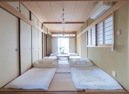 Hostel Ini Kobe & Brun Donut Cafe