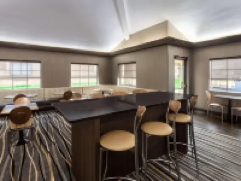 Super 8 by Wyndham Copley Akron サミットのホテル