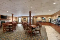 Days Inn & Suites by Wyndham Strathmore Hotel a Strathmore