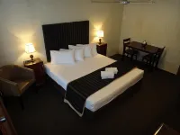 Country Plaza Motor Inn