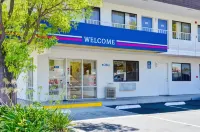 Motel 6 – Santa Nella, on I-5