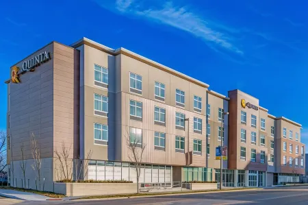 La Quinta Inn & Suites by Wyndham Kansas City Beacon Hill