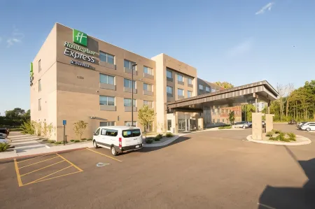 Holiday Inn & Suites Kalamazoo West Отели в г. Плейнуэлл