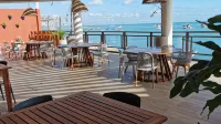 Seaflats Iate Plaza Hotel