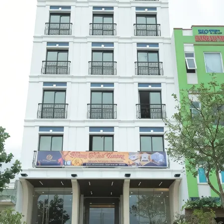Gold Boutique Hotel Danang Отели рядом с достопримечательностью «Пляж Nam O»