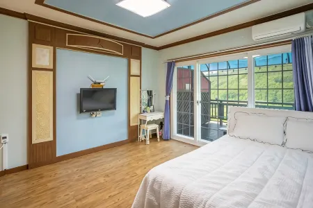 Miryang Red Dragonfly Pension