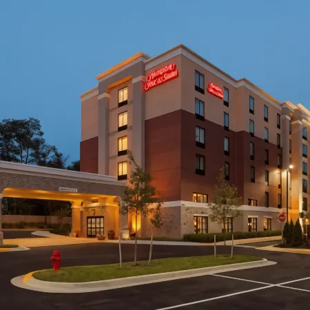 Hampton Inn & Suites Camp Springs/Andrews AFB Отели в г. Хиллкрест Хайтс