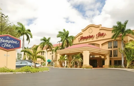 I-75邁爾斯堡機場歡朋酒店