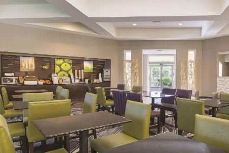 La Quinta Inn & Suites by Wyndham Ontario Airport
