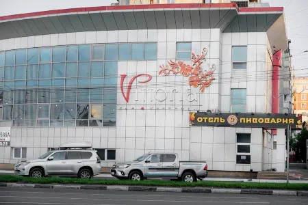 Домна Отели рядом с достопримечательностью «Выставочный зал»