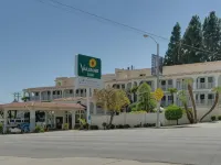 Vagabond Inn San Pedro Hotel dekat Point Fermin Lighthouse