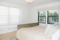 Sonoma Retro '49 restored cottage offers wine country luxe and ideal convenience