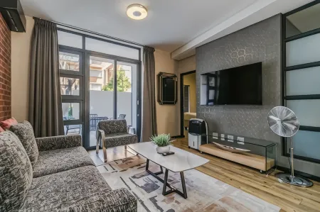 Easy Stay - the Vantage Rosebank Отели в г. Йоханнесбург