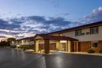 Super 8 by Wyndham Green Bay Near Stadium Hotels in Ashwaubenon