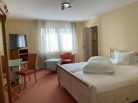 Gasthof Zum Nonnenstein Отели в г. Бад-Эссен